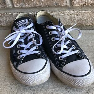 Black low top converse